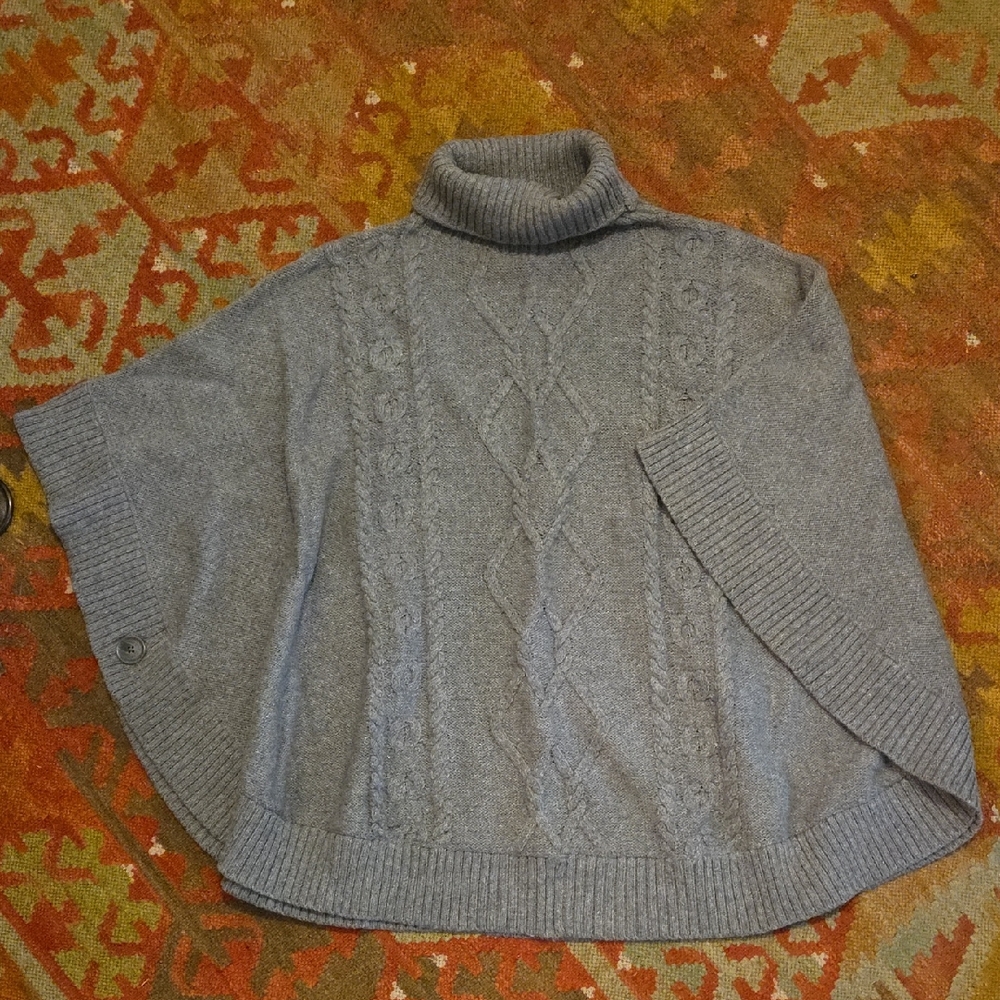 Cozy Gap knit cape/poncho xs/s